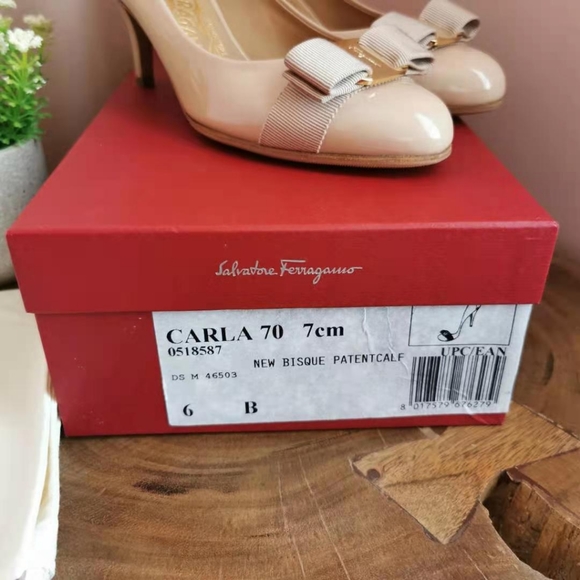 Salvatore Ferragamo Vira Bow Pump Shoe - Picture 3 of 7